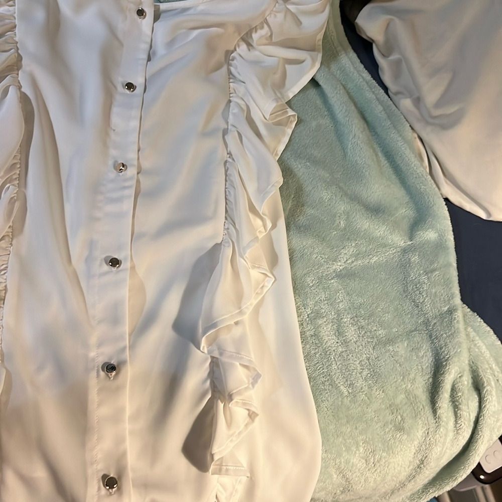 Button back with tie knot front blouse